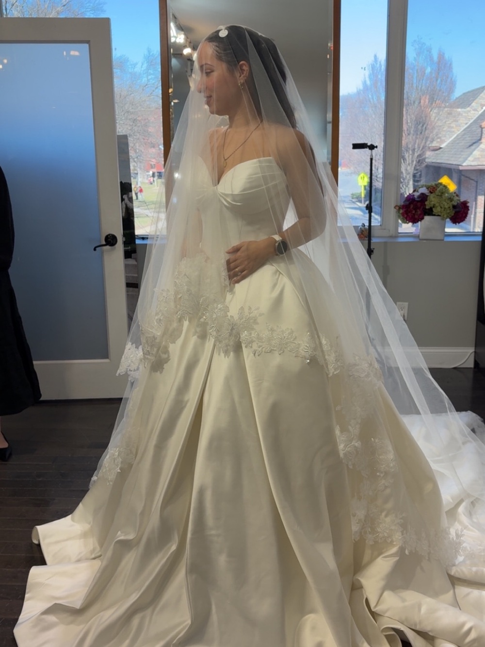 Elegant Strapless basque waist Bridal Ball Gown corset back in Ivory